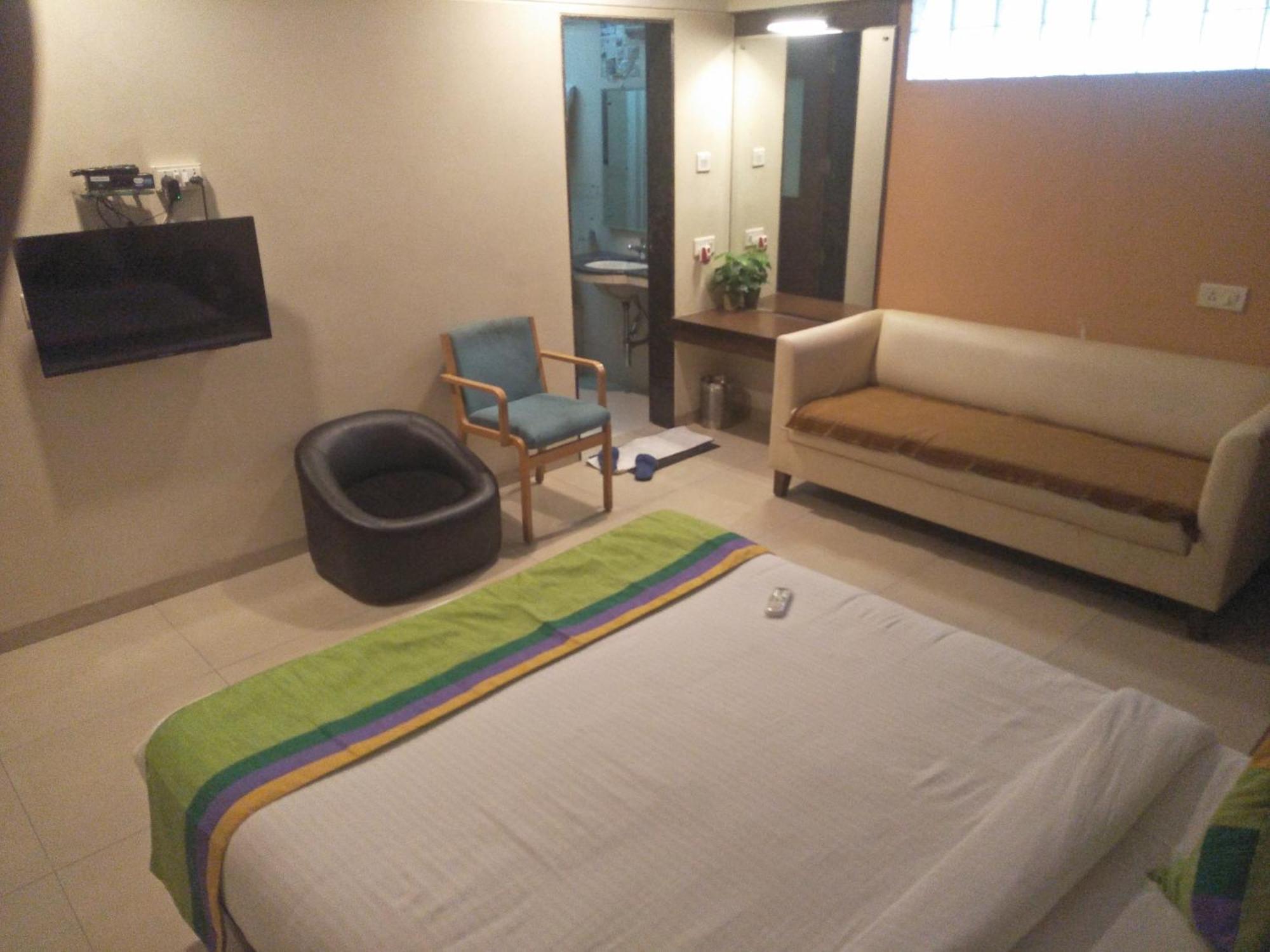 Treebo Trend Hotel Basera Pune Extérieur photo
