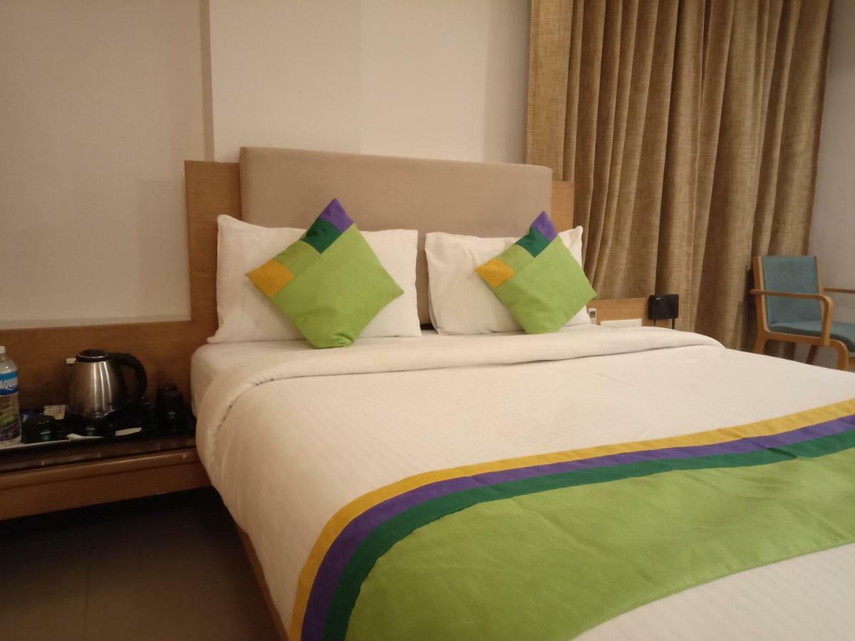 Treebo Trend Hotel Basera Pune Extérieur photo